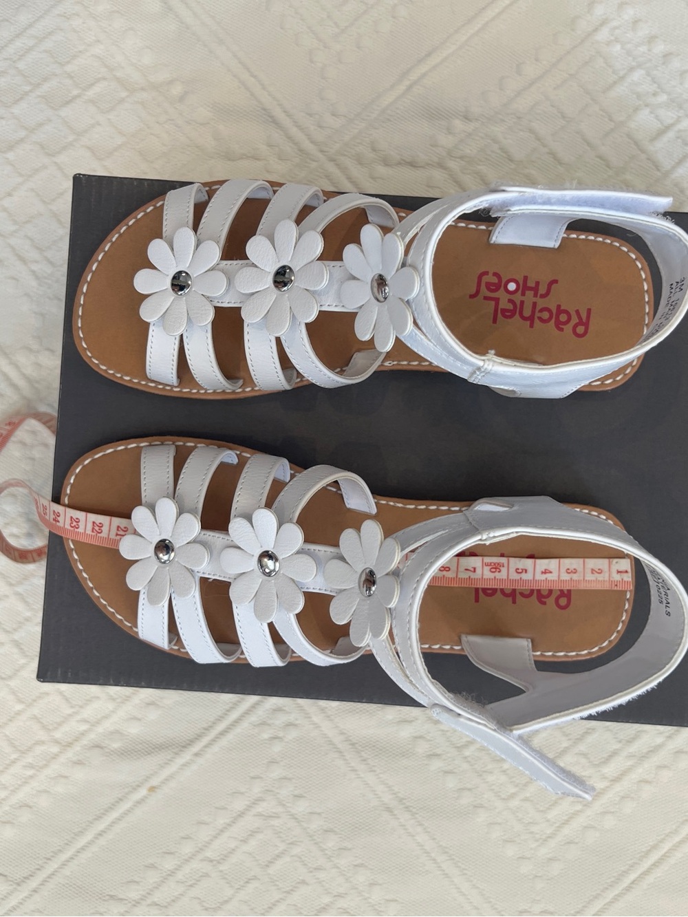 2 brand new girl’ sandal